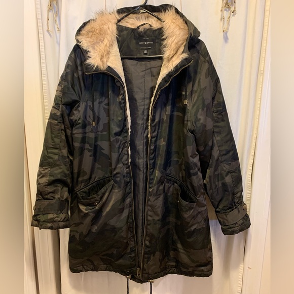Lucky Brand Jackets & Blazers - Lucky Brand camouflage hooded winter coat with faux fur trim